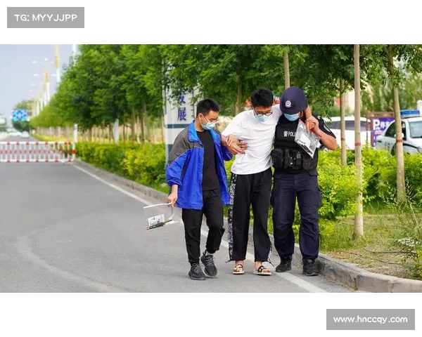 高考成绩“”!考生崩溃瘫坐地面,底部小字揭开真相(高考考场晕倒) 高考成绩“”!考生崩溃瘫坐地面,底部小字揭开真相(高考考场晕倒)
